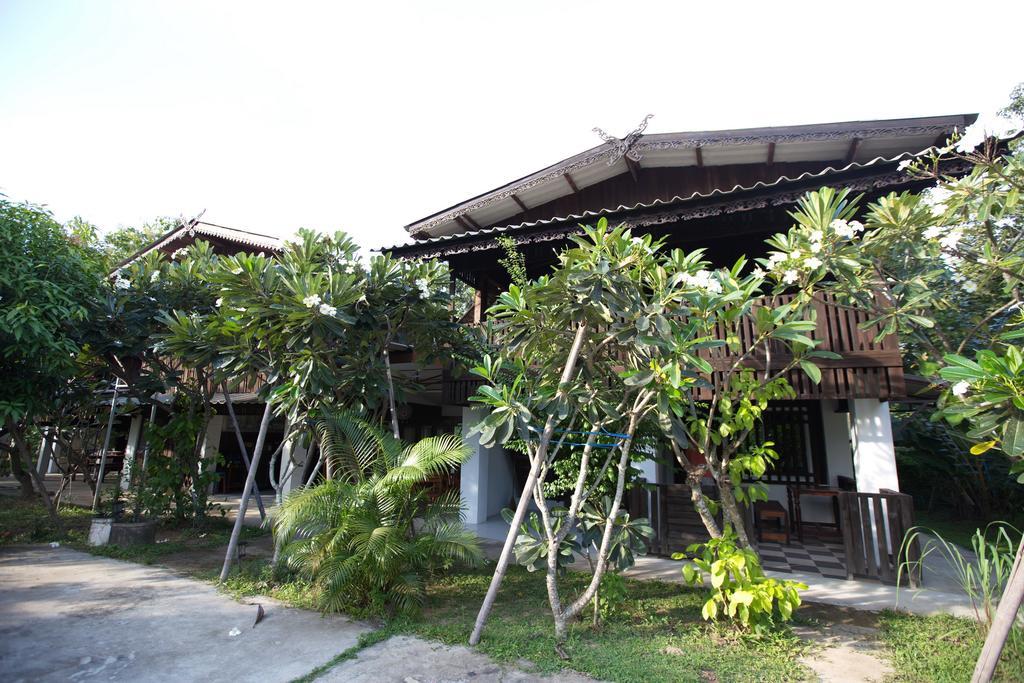 Hora Home Lampang Kültér fotó