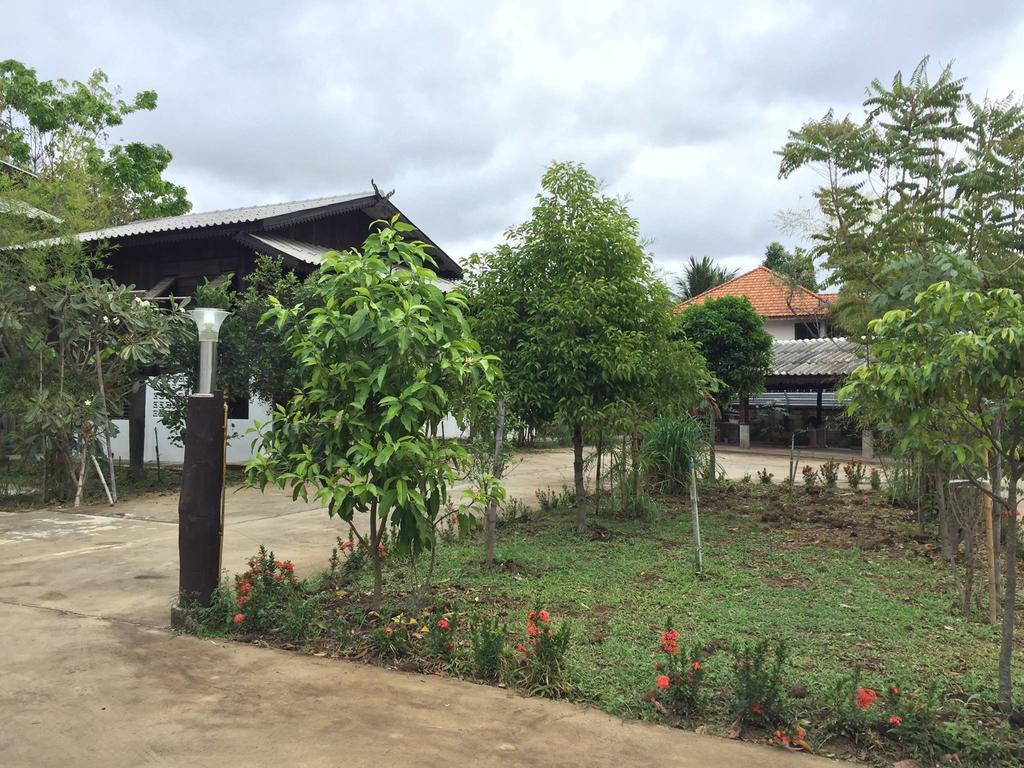 Hora Home Lampang Kültér fotó