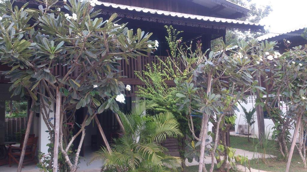 Hora Home Lampang Kültér fotó